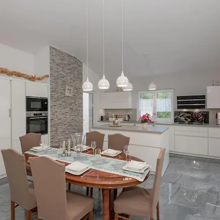 Mira Mel Mit Privaten Pool - Exklusiv Villa Makarska